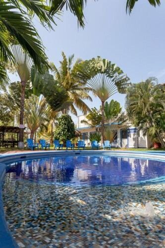 Swimming pool