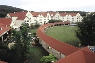 Branson Hillside Hotel Hostel in Branson