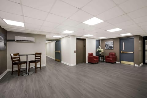 Suburban Studios Milwaukee Airport Hotel in Milwaukee