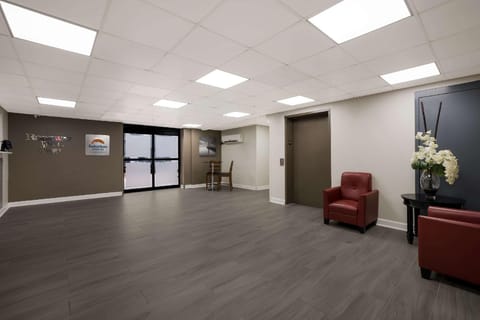 Suburban Studios Milwaukee Airport Hotel in Milwaukee