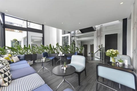 Hotel Atrium Suresnes Hotel in Suresnes