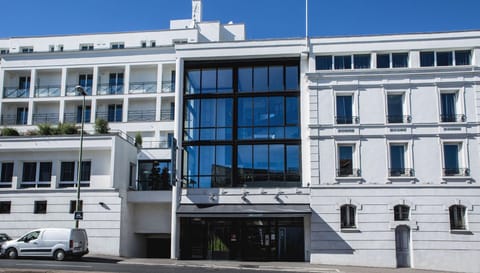 Hotel Atrium Suresnes Hotel in Suresnes