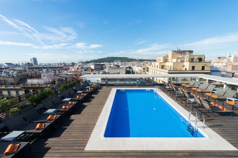 Swimming pool [outdoor]