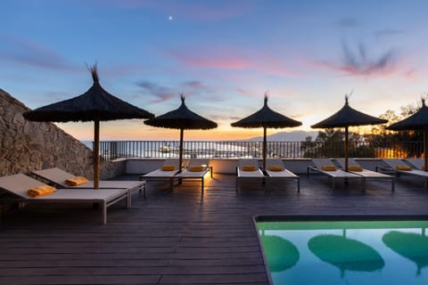 Swimming pool [outdoor]