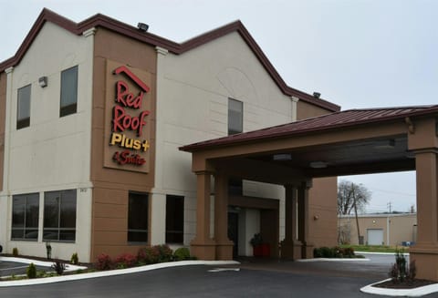 Red Roof PLUS+ & Suites Chattanooga - Downtown Hotel in Chattanooga