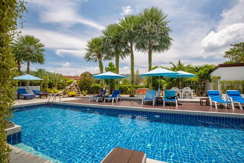 Swimming pool [outdoor]