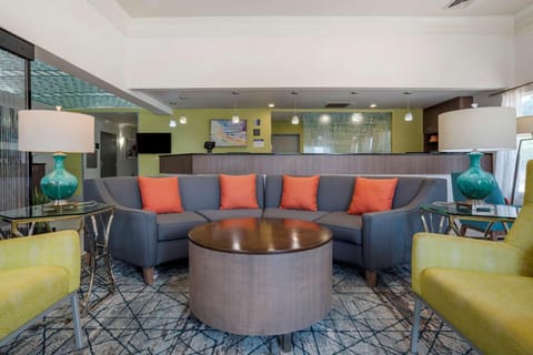 Best Western Carlton Suites Hotel in Homewood