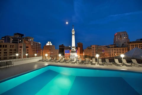 Swimming pool [outdoor]