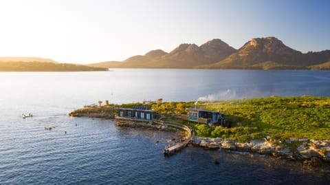 Picnic Island Resort in Freycinet