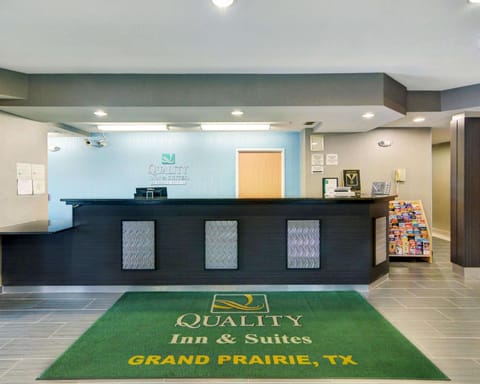 Quality Inn & Suites Grand Prairie South Hotel in Arlington