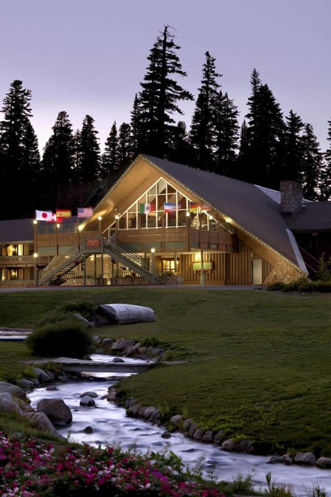 Mammoth Mountain Inn Hotel in Mammoth Lakes