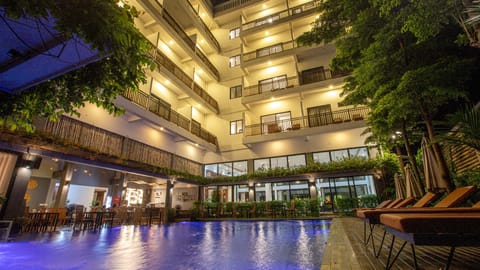 Swimming pool