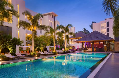 Swimming pool
