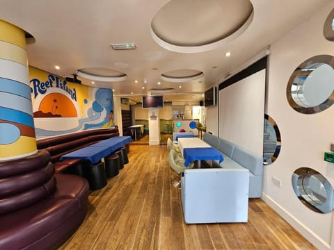 Shared lounge/TV area