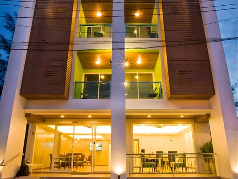 White Cat Hotel Hotel in Khuekkhak