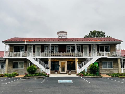 Murray Inn and Art Gallery Motel in Tennessee