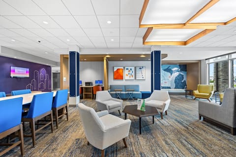 Holiday Inn Express & Suites Marinette By IHG Hotel in Door County