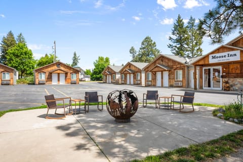 Moose Inn Motel in Spirit Lake