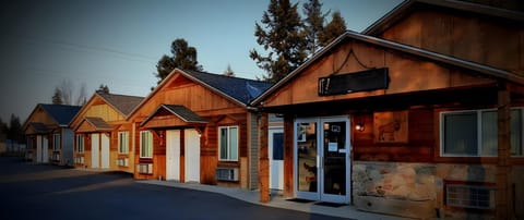 Moose Inn Motel in Spirit Lake