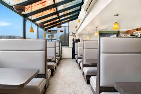 Quality Inn Detroit Downtown Hotel in Windsor