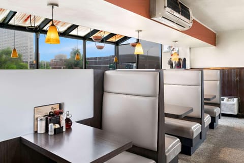 Quality Inn Detroit Downtown Hotel in Windsor