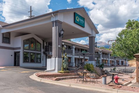 Quality Inn & Suites Manitou Springs at Pikes Peak Hotel in Manitou Springs