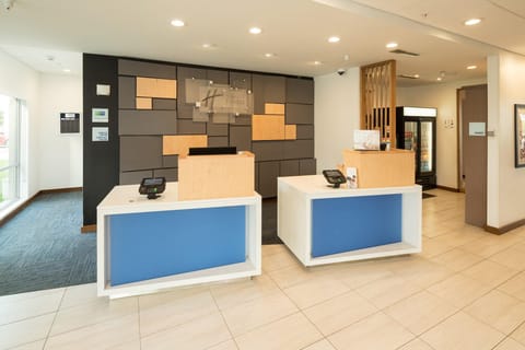 Holiday Inn Express and Suites Kalamazoo West By IHG Hotel in Kalamazoo