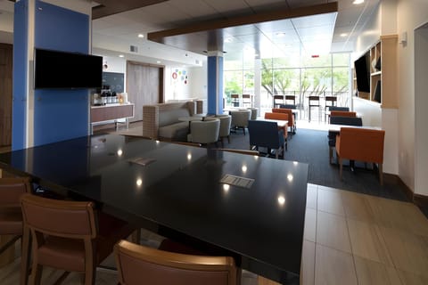 Holiday Inn Express and Suites Kalamazoo West By IHG Hotel in Kalamazoo