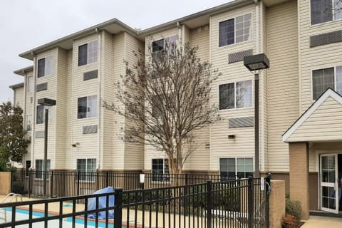 Starkville Inn & Suites Hotel in Mississippi