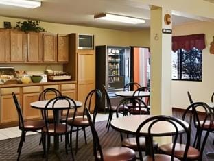 Travelodge by Wyndham Jefferson City Hotel in Jefferson City