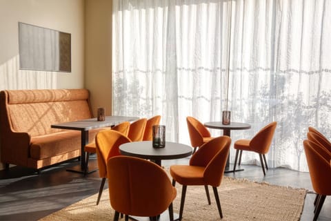 Shared lounge/TV area