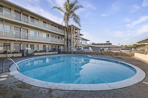 Heritage Inn Express Hayward Motel in San Lorenzo