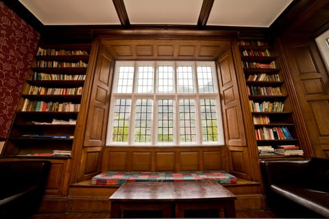 Shared lounge/TV area