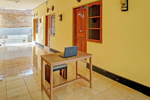 OYO Life 92954 Shanti Kost Hotel in Buleleng