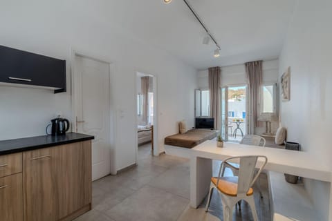 Eucalyptus Houses Motel in Mesaria