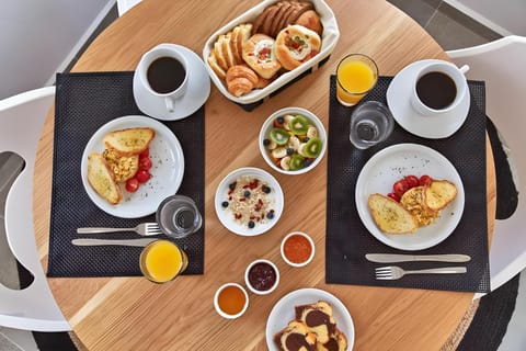 Eucalyptus Houses Motel in Mesaria