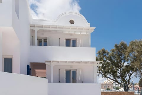 Eucalyptus Houses Motel in Mesaria