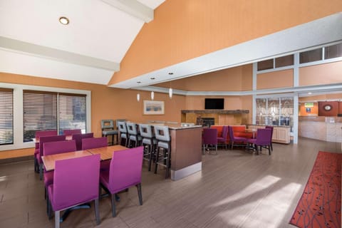 SenS Suites Livermore, SureStay Collection by Best Western Hotel in Livermore