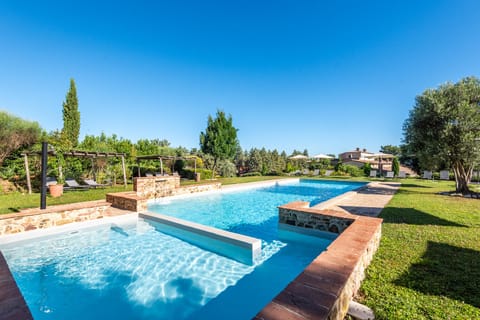 Swimming pool [outdoor]