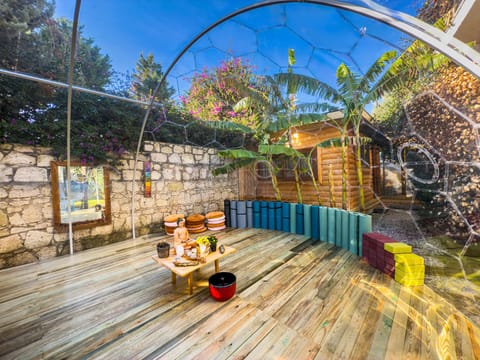 Banana Alaçatı Food & Stay - Adults Only Hotel in Alaçatı