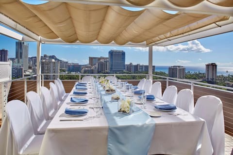 DoubleTree by Hilton Alana - Waikiki Beach Hotel in McCully-Moiliili