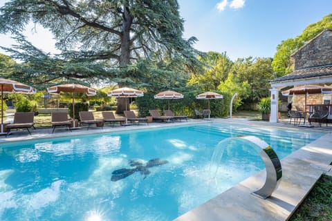 Swimming pool [outdoor]