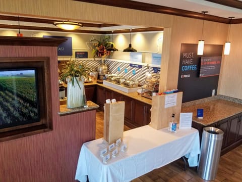 Holiday Inn Express & Suites Paducah West By IHG Hotel in Paducah