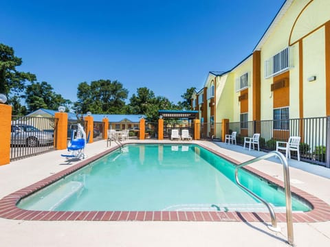 Days Inn by Wyndham Troy Hotel in Alabama