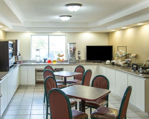 Rodeway Inn Cedar Rapids Westdale Hotel in Cedar Rapids