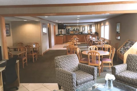 Norwood Inn & Suites  Milwaukee Hotel in Milwaukee