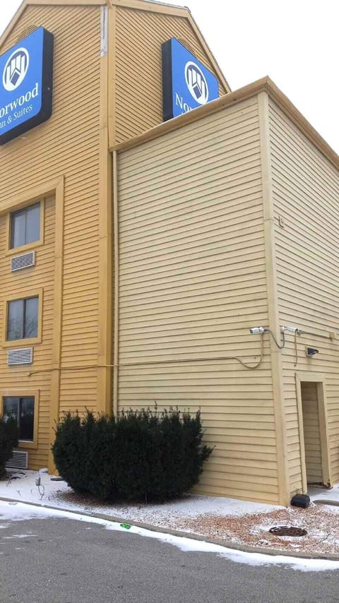 Norwood Inn & Suites  Milwaukee Hotel in Milwaukee