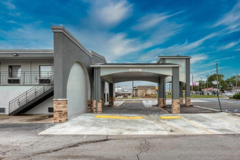 Clarion Pointe Decatur River City Hotel in Decatur