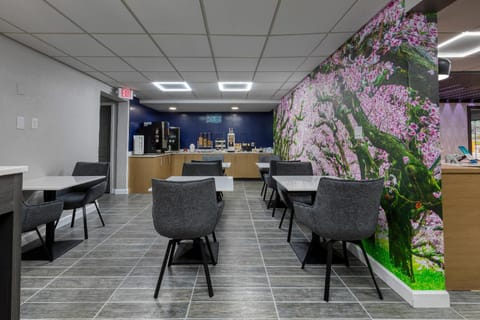 Clarion Pointe Decatur River City Hotel in Decatur