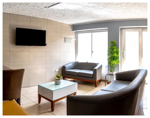 Shared lounge/TV area